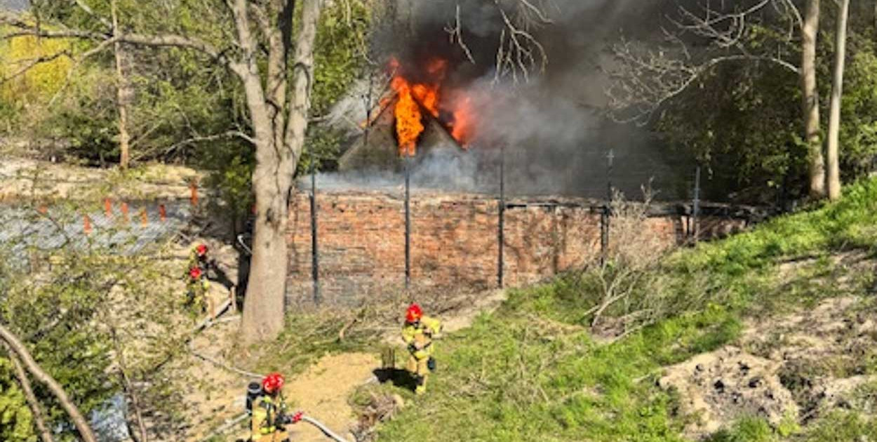 Pożar na ul. Orszady na skarpie ursynowskiej
