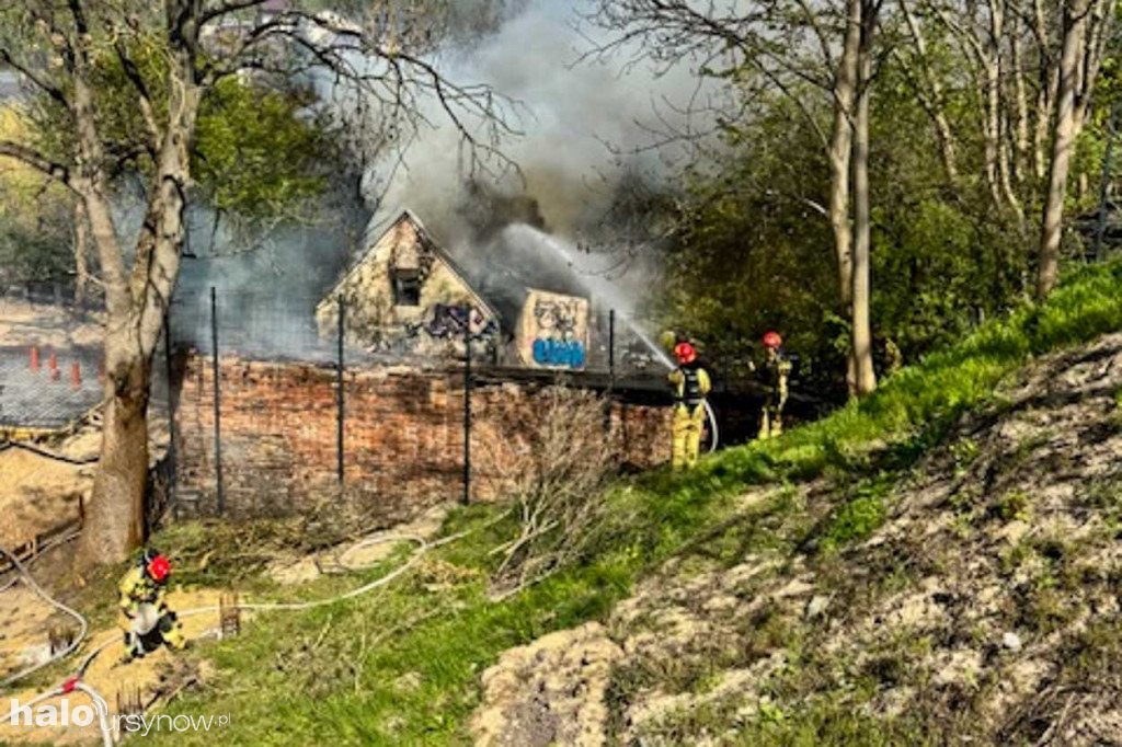 Pożar na ul. Orszady na skarpie ursynowskiej