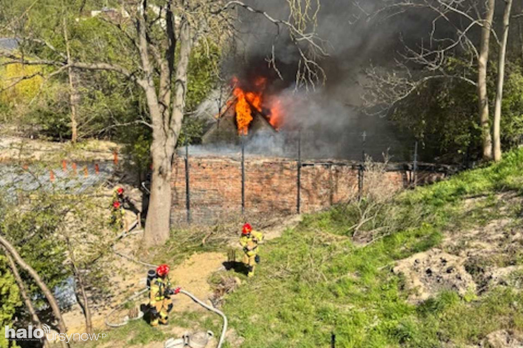 Pożar na ul. Orszady na skarpie ursynowskiej