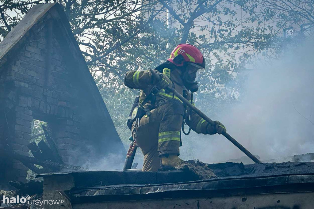 Pożar na ul. Orszady na skarpie ursynowskiej