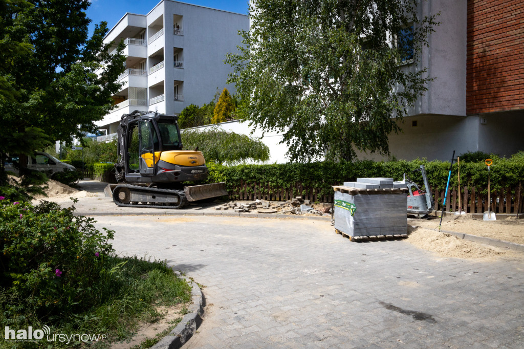 Remont chodnika na Dembego