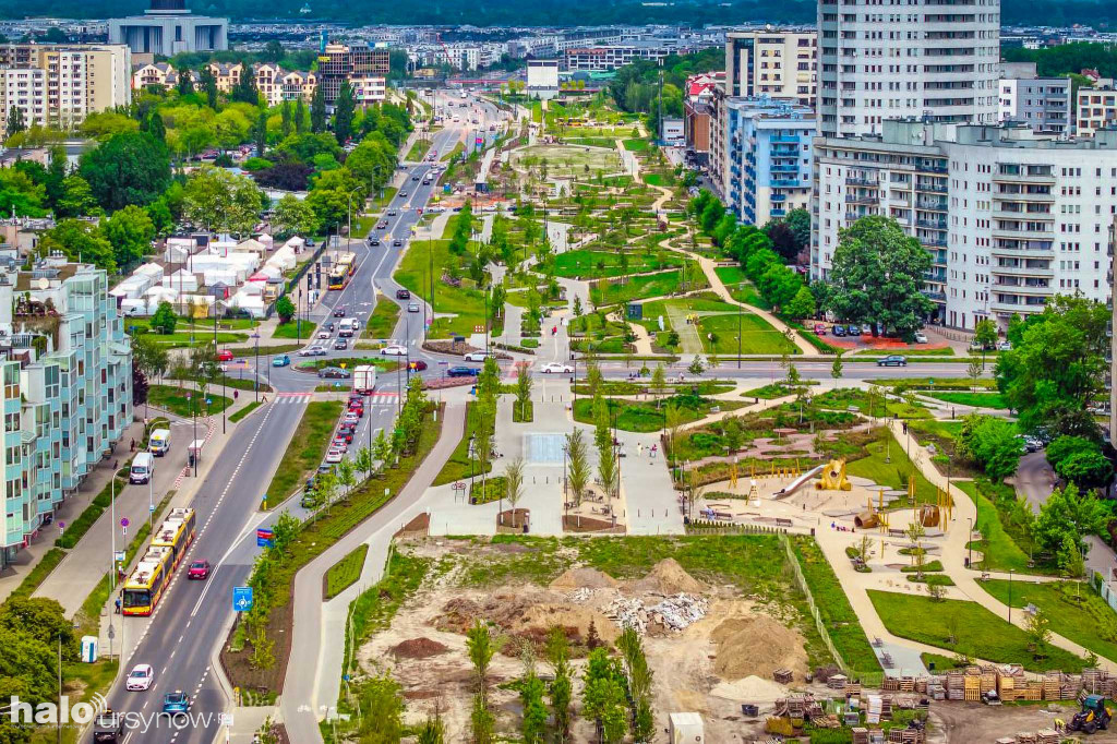 Pięknieje park nad POW. na Ursynowie