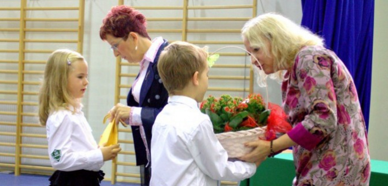 DZIEŃ NAUCZYCIELA. Pasowanie na pierwszoklasistę w SP 340. 