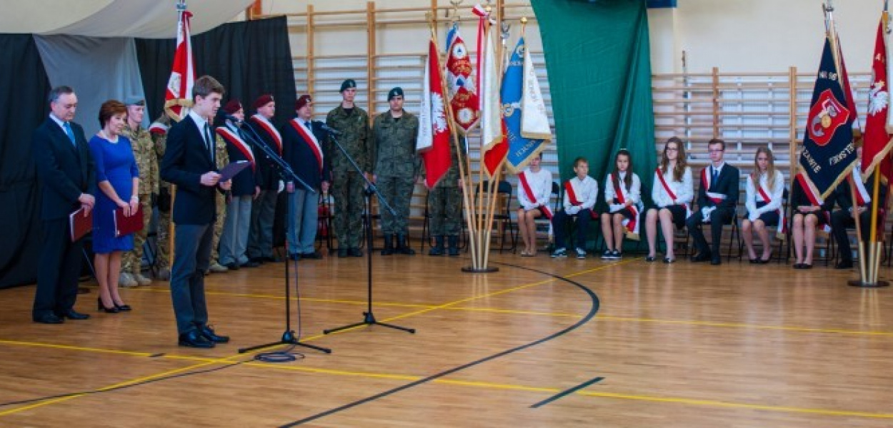 Gimnazjum nr 94. Od dziś im. Cichociemnych Spadochroniarzy AK!
