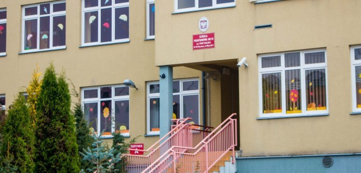 SP 16: Prokuratura, brak dyrektora i ostry konflikt! A dzielnica...