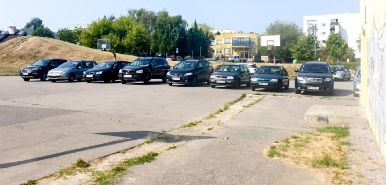 Pół miliona na boisko dla szkoły przy Cybisa. Wystarczy?