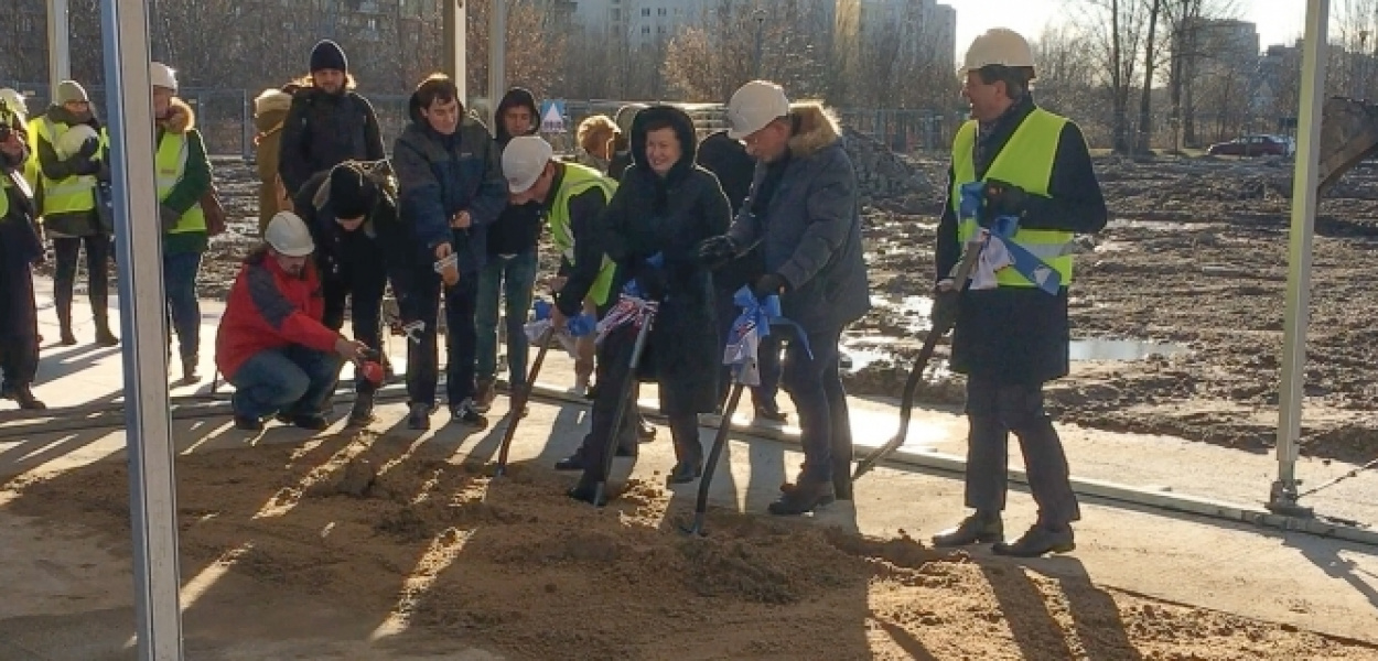 SZPITAL POŁUDNIOWY. Oficjele wbili pierwszą łopatę. Rusza budowa