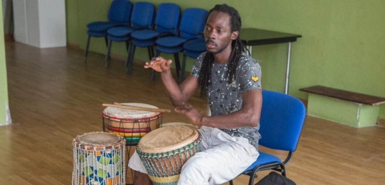 Egzotyczne rytmy, czyli wakacyjne warsztaty bębniarskie. FOTO