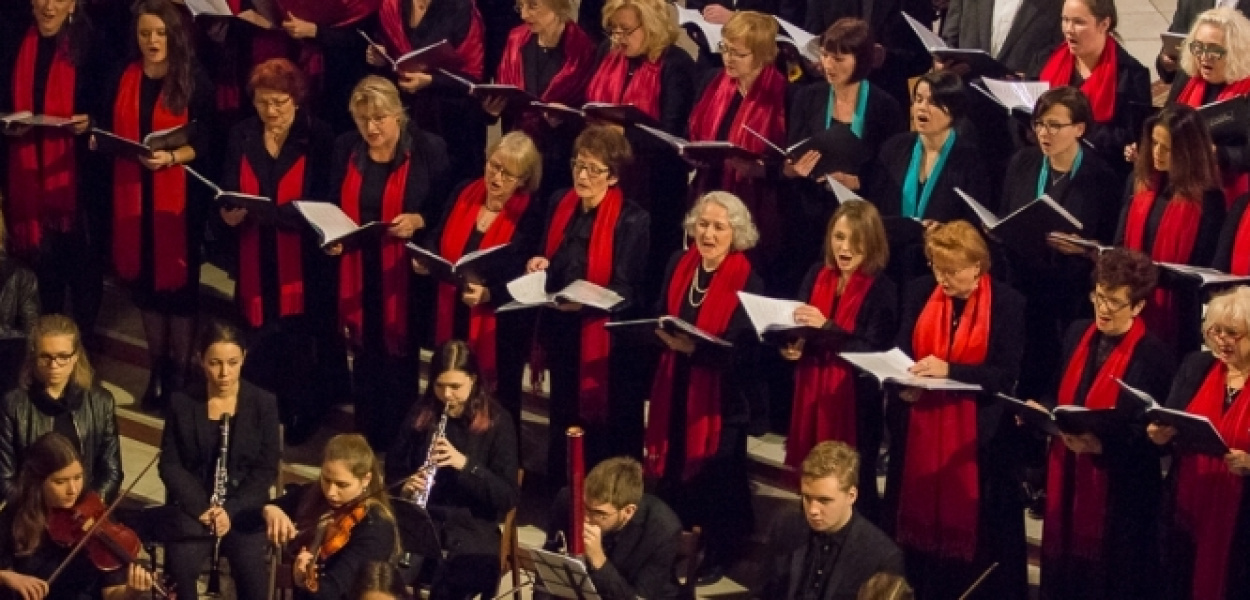 "Requiem" z rozmachem! 100 artystów w kościele FOTO