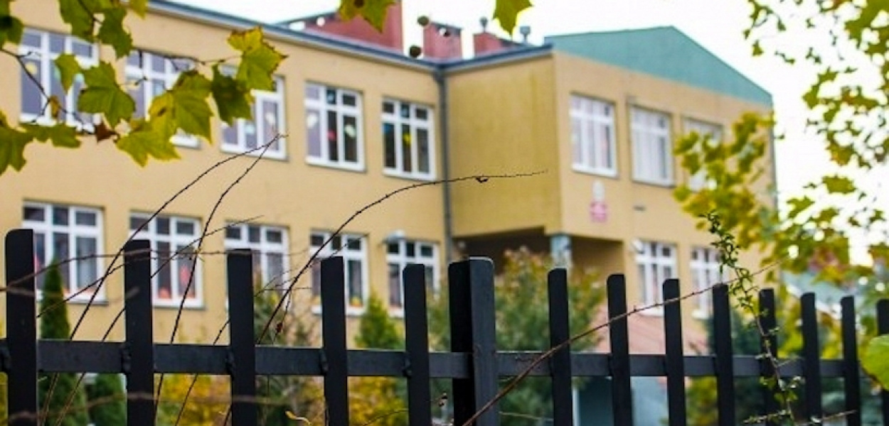 W szkole na Kabatach nauczyciele muszą tłumaczyć się z telefonów