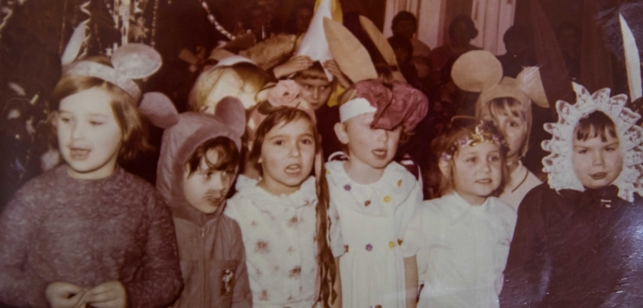 Dawnych balów czar! Poznajecie te przebrania? FOTO