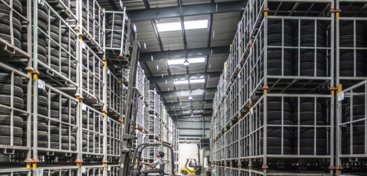 Jak budować hale magazynowe niskim kosztem?