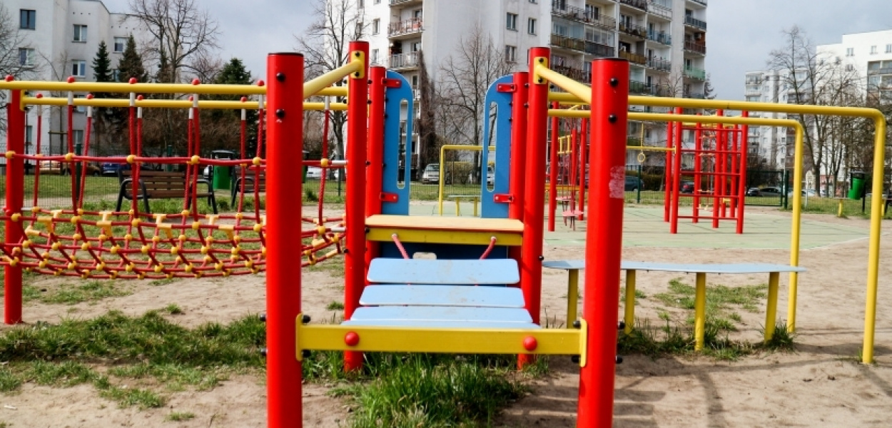 Drugie otwarcie. Plac zabaw w Sadku wreszcie naprawiony