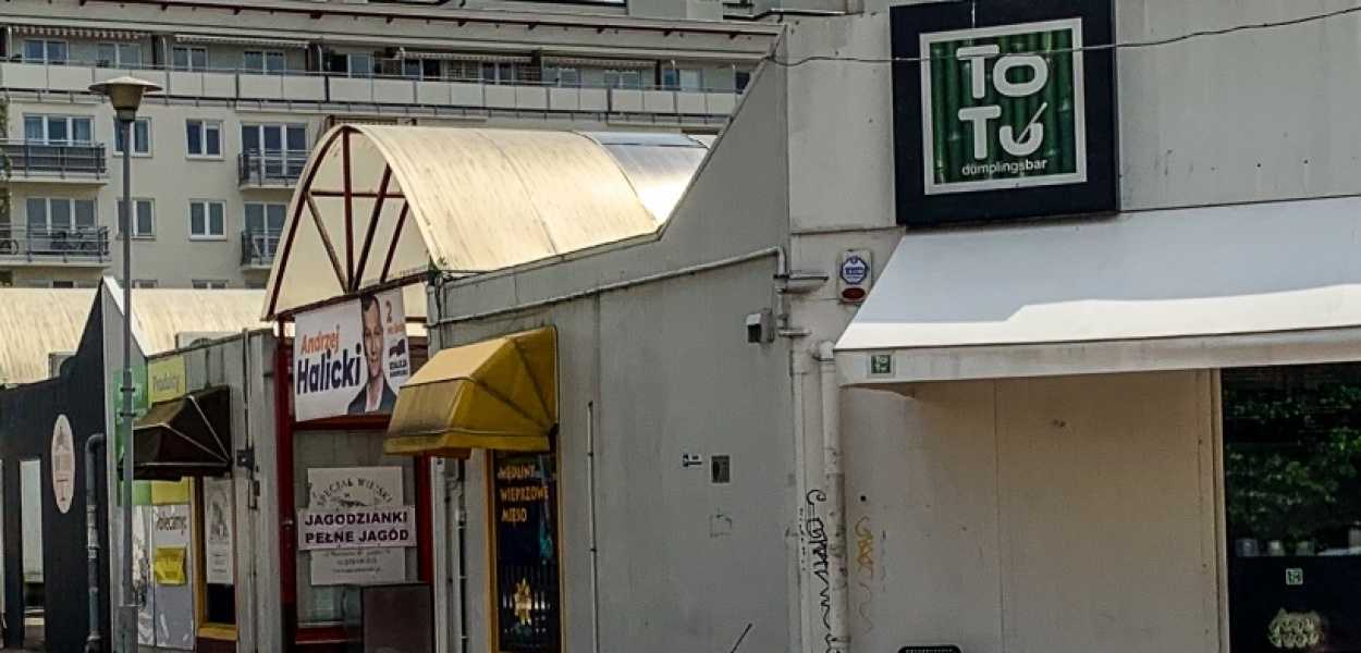 Bazarek przy Wąwozowej aż prosi się o remont. Co stoi na przeszkodzie?