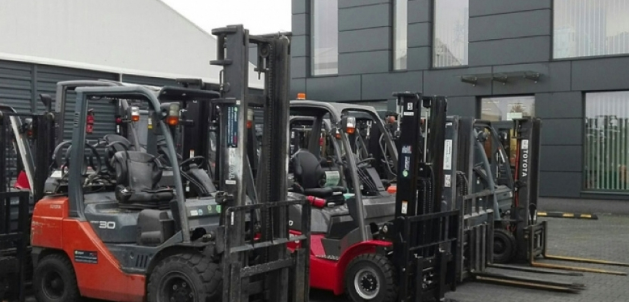 Używane wózki widłowe - gdzie kupić najlepszy sprzęt? Kompletny poradnik