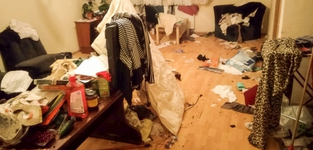 W bloku na Zaruby nadal śmierdzi, ale nad lokatorką zbierają się czarne chmury