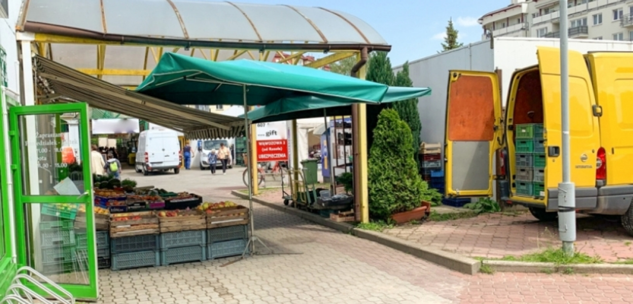 "Brudno i drogo". Czy tak musi być na kabackim bazarku?