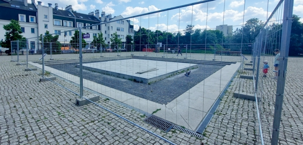 Fontanna w Parku Jana Pawła II wciąż nie działa. Nie wystarczy wymiana zniszczonej