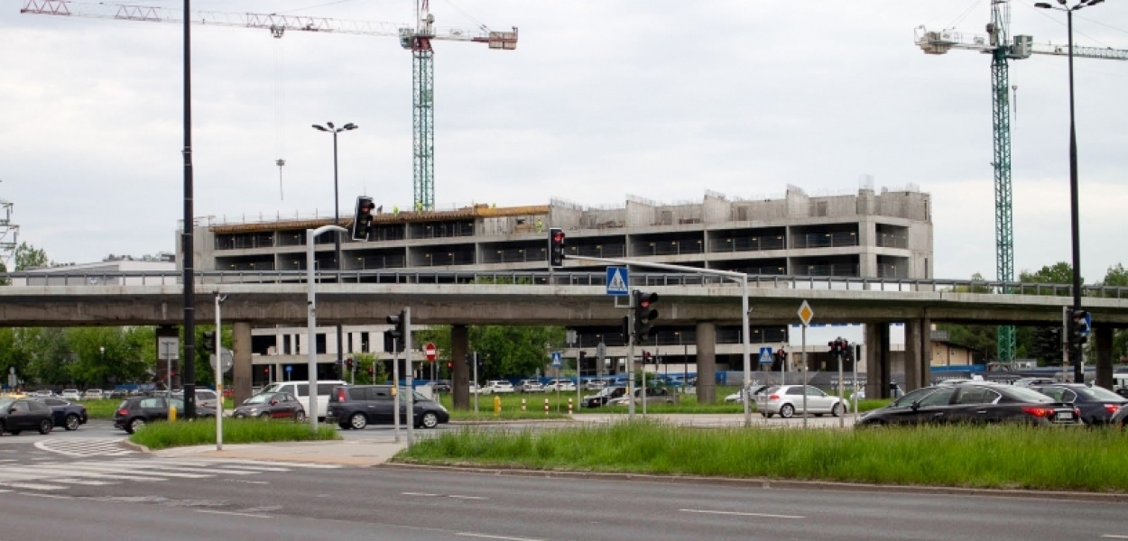 Nietypowy hotel u zbiegu Puławskiej i Pileckiego coraz bliżej ukończenia