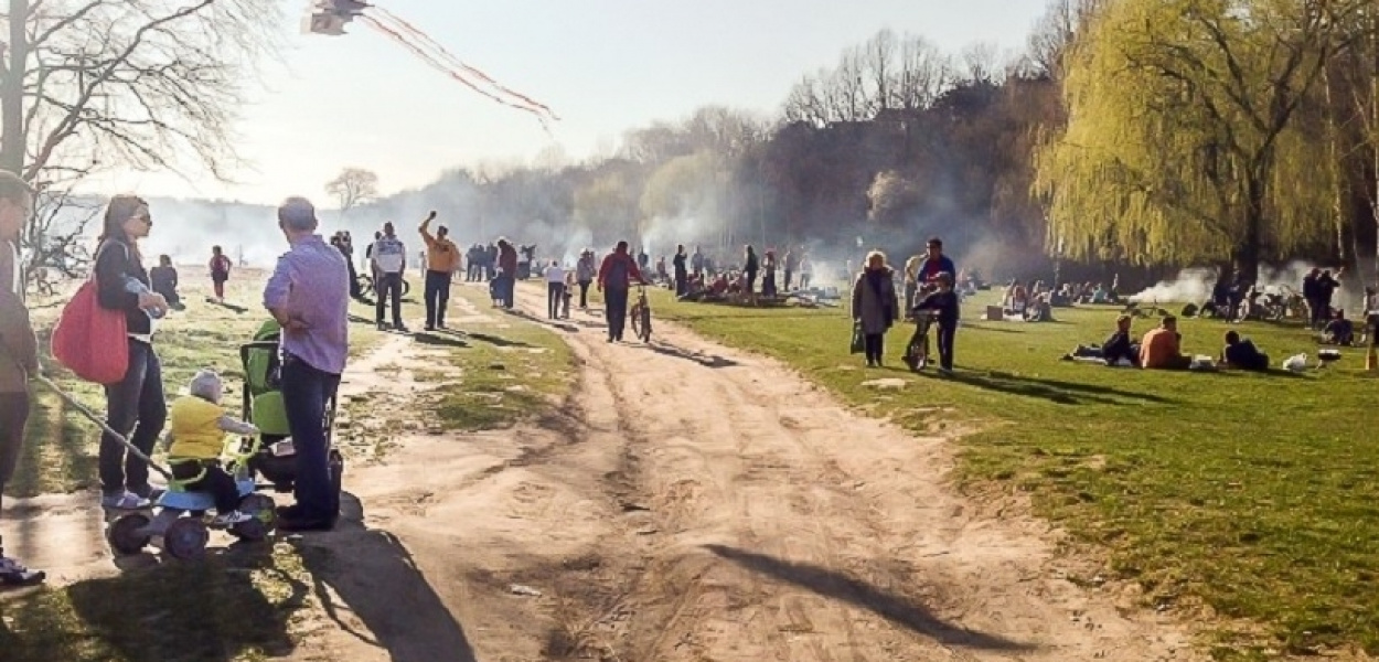 Setki pijanych ludzi i walające się butelki. Będzie zakaz imprez na polance w Pows