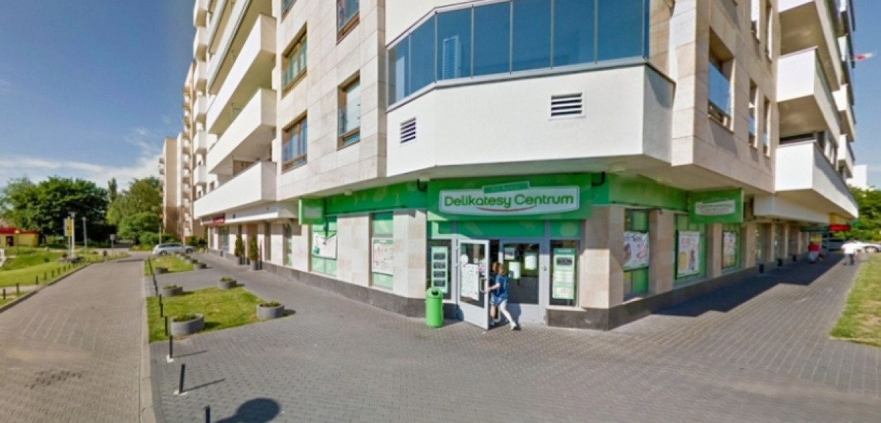 Horror pod sklepem. Chuligani grozili klientowi, który zapobiegł kradzieży