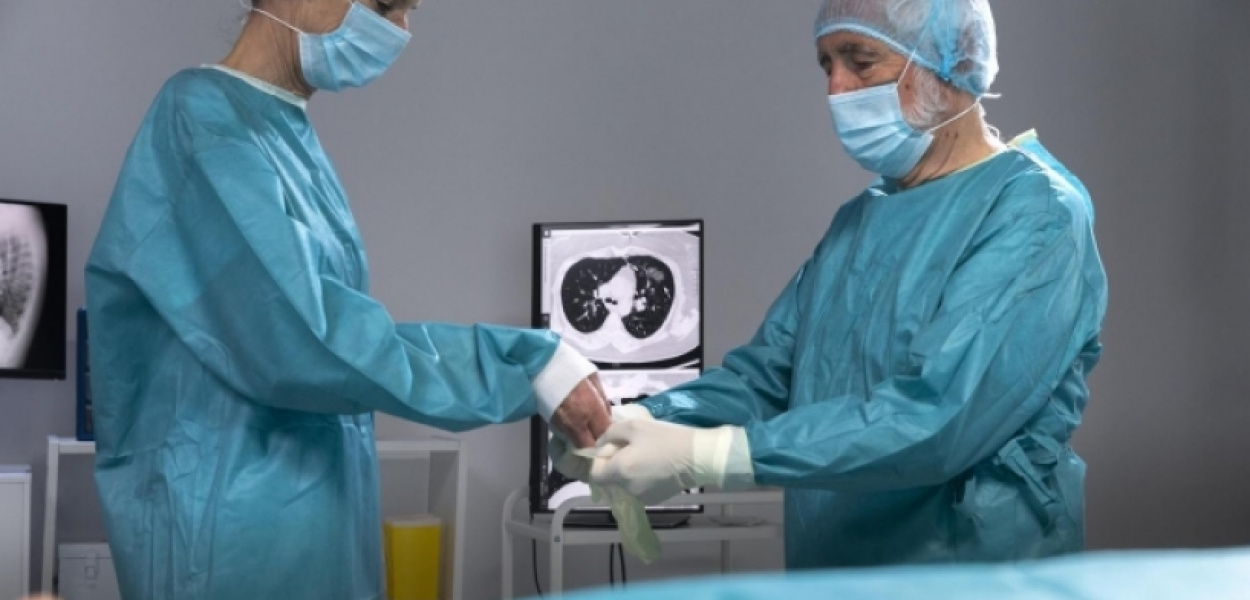 Czy implanty bolą? Na co trzeba zwrócić uwagę przed zabiegiem?