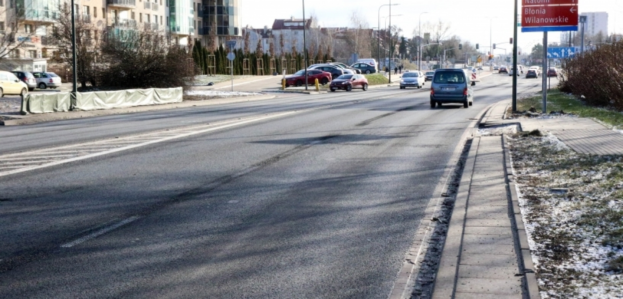 Skrzyżowanie Płaskowickiej i Rosoła to pułapka na kierowców. Brakuje oznakowania