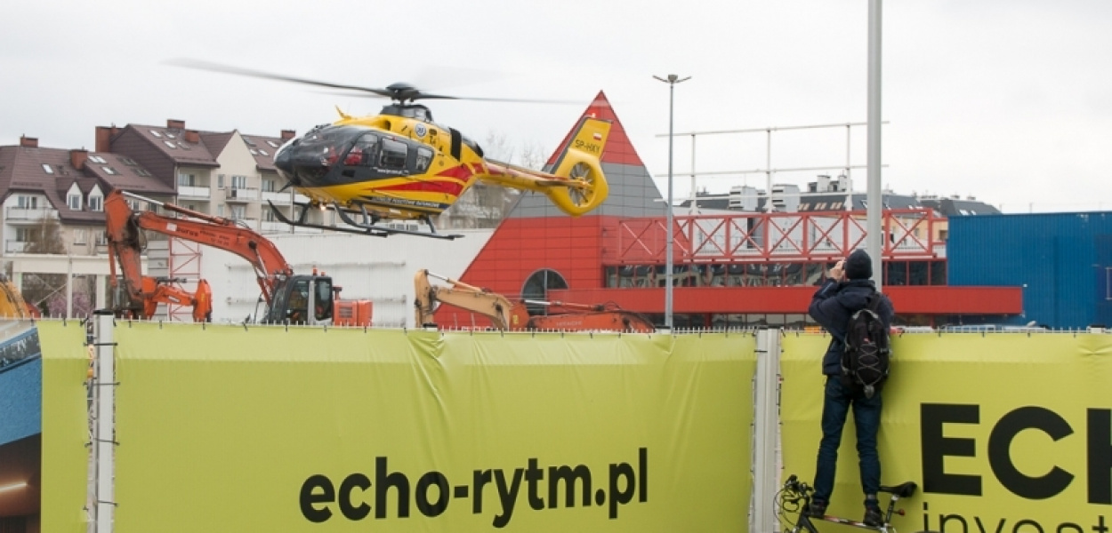 Akcja pogotowia w pobliżu byłego Tesco. Na budowie lądował helikopter LPR