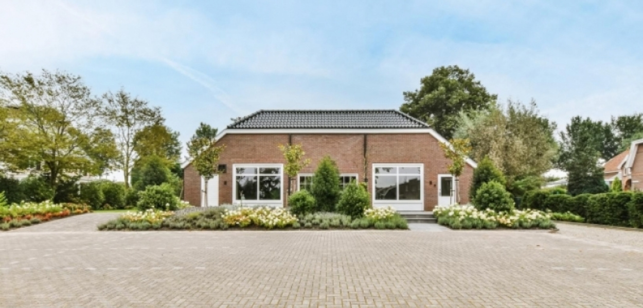 Usługi brukarskie - od czego rozpocząć projektowanie nawierzchni na swojej posesji