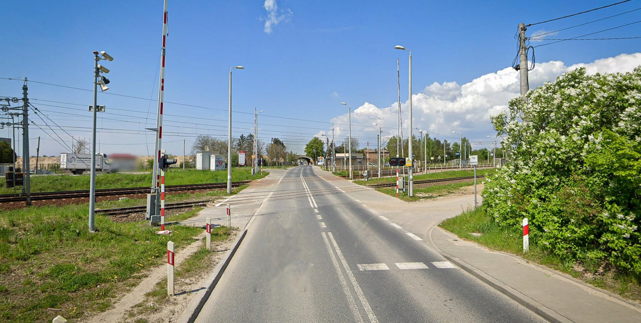 PKP - Paraliż Kolejowego Przejazdu? "Szlaban zamknięty przez 30 minut"