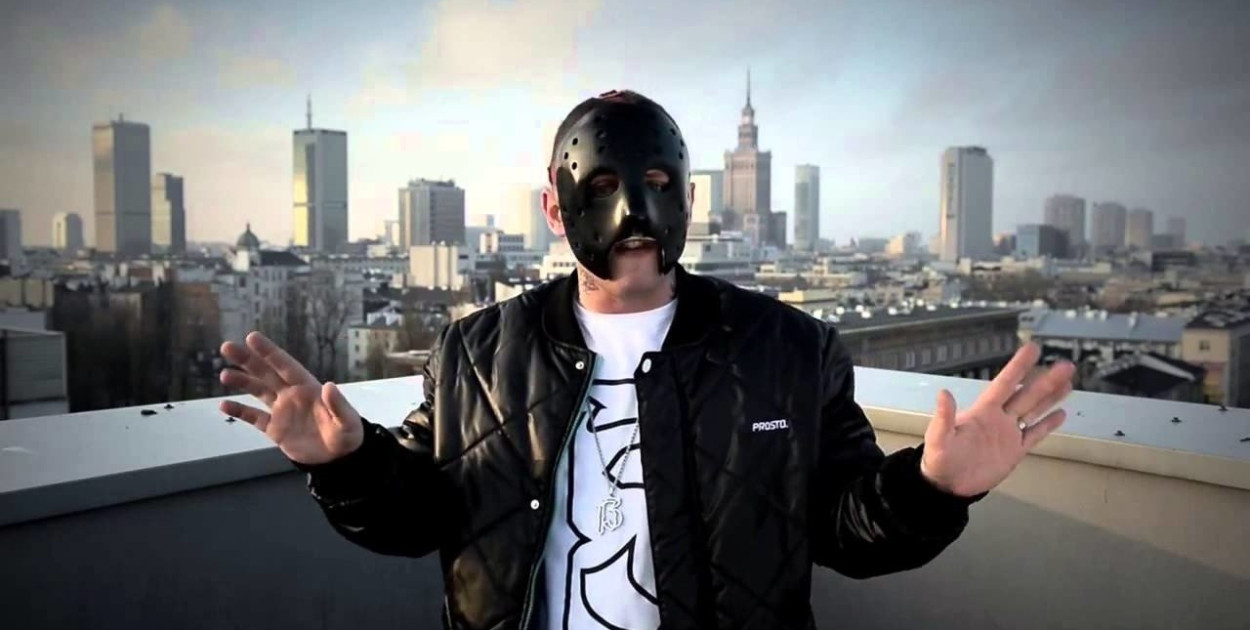 Raper w czarnej masce w „Alternatywach”. Dziś spotkanie z Kaenem