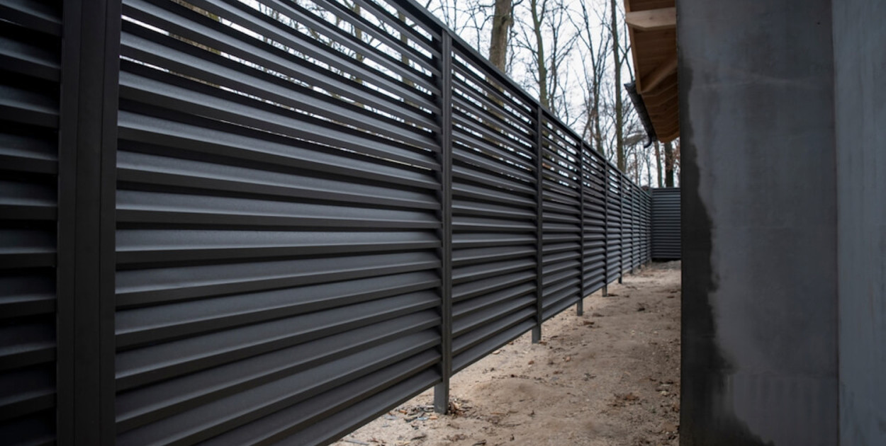 Gdzie najlepiej kupić ogrodzenie żaluzjowe? Podpowiadamy!