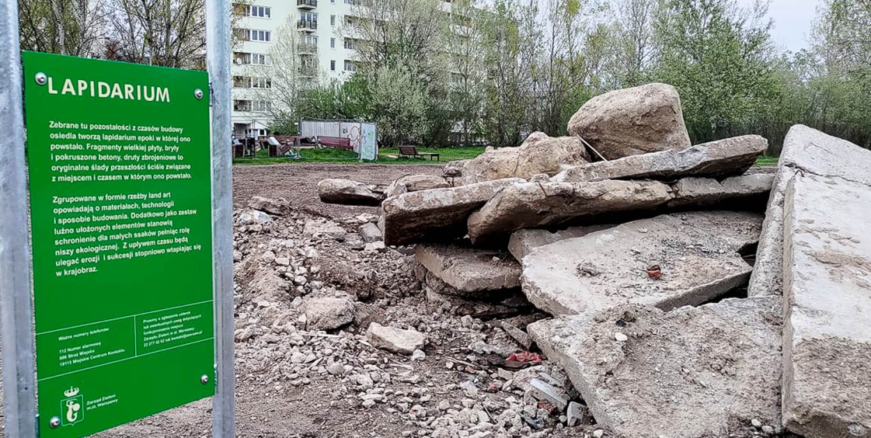 Gruzowisko w parku Cichociemnych niespodziewanie stało się lapidarium (foto: Projekt Ursynów)