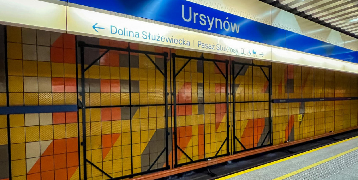 Reklamy w metrze nie będą zasłaniać nazw stacji i oślepiać maszynistów