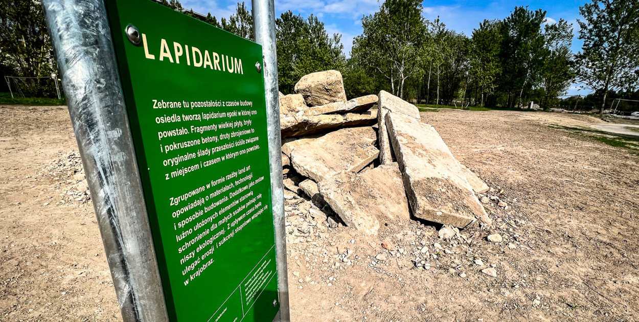 SK - Lapidarium w parku Cichociemnych na Ursynowie