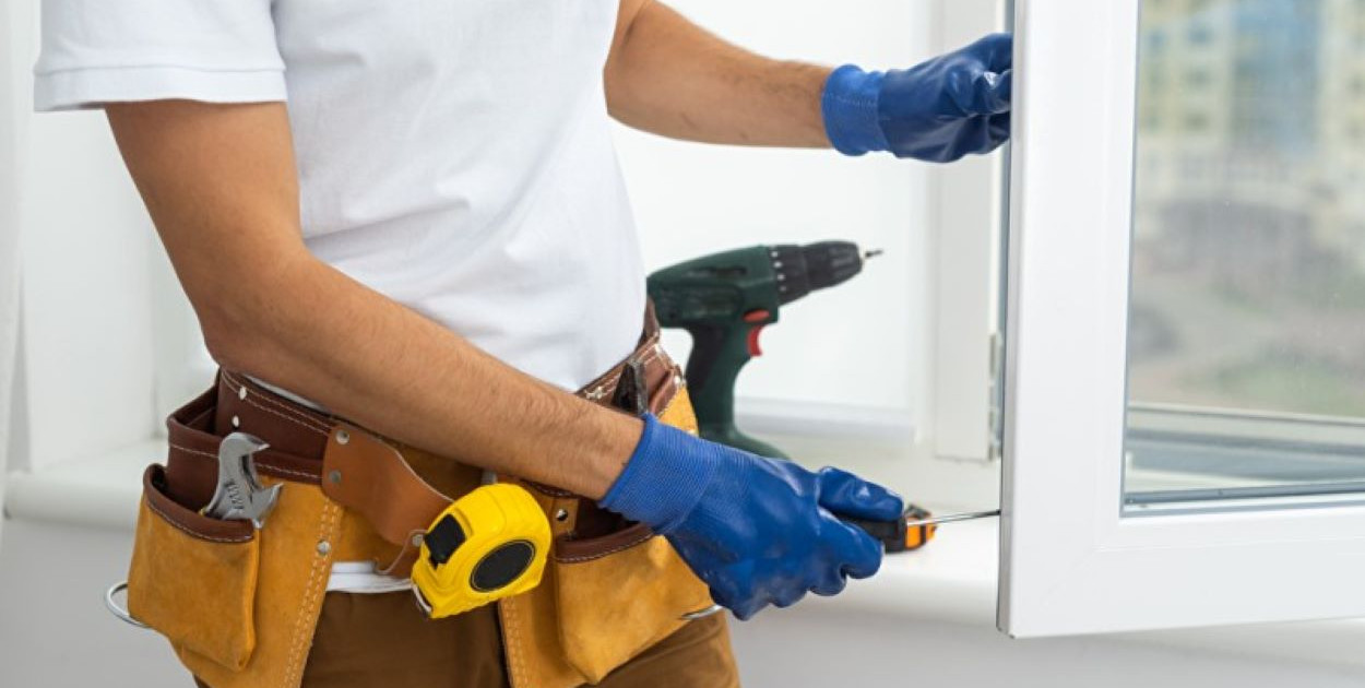 Serwis okien i drzwi – jak działa i kiedy korzystać z pomocy fachowców?