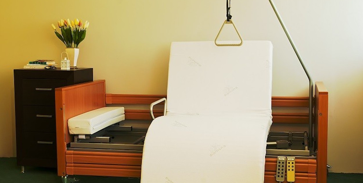 Jak łóżko obrotowe może zwiększyć mobilizację chorych i ułatwić wstawanie?