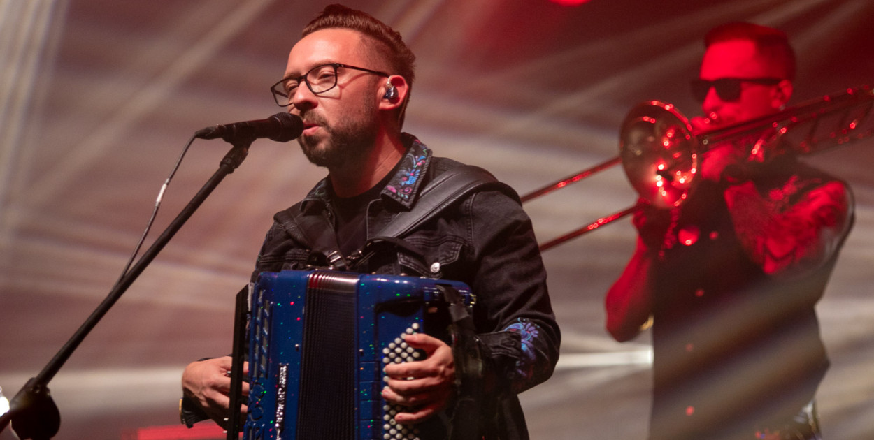 Enej zagrał na Ursynowie. Udany koncert, niesmak w tle