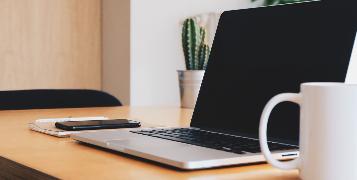 Zalany laptop – co robić w takiej sytuacji? 5 najważniejszych porad