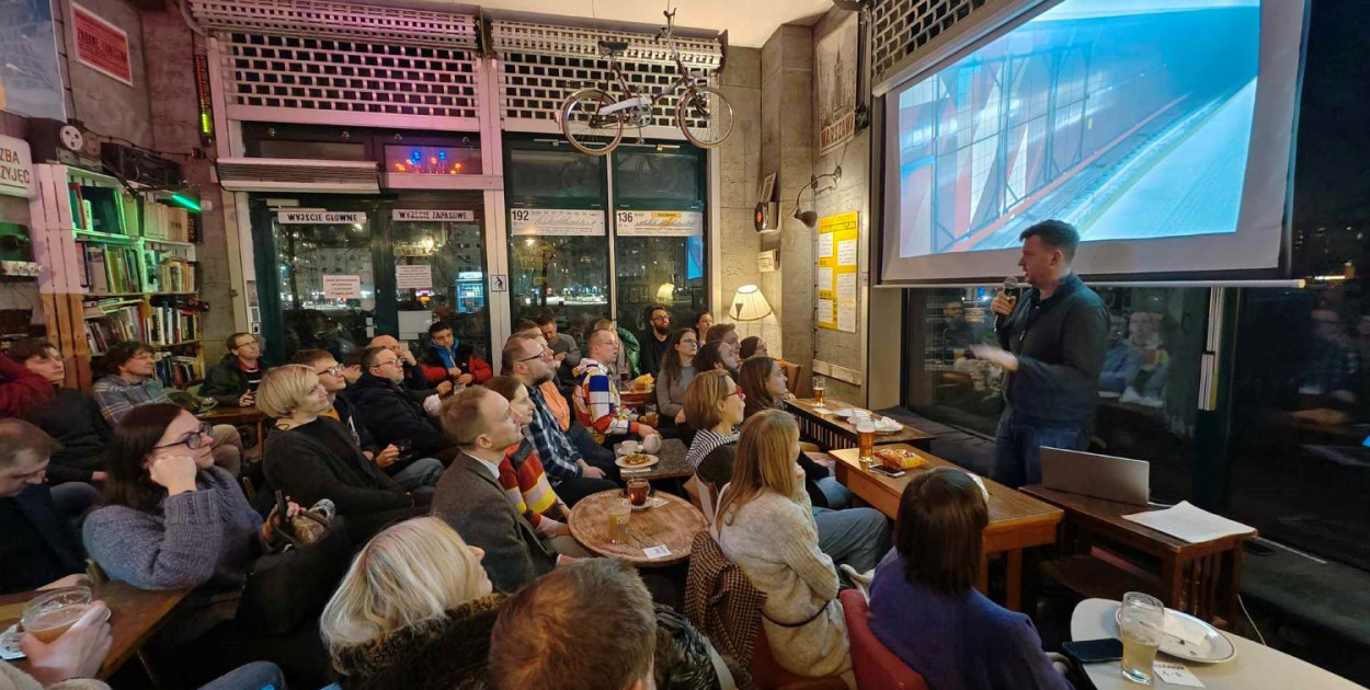 Brąz, pomarańcz, żółć i zieleń. Takie miały być stacje warszawskiego metra!
