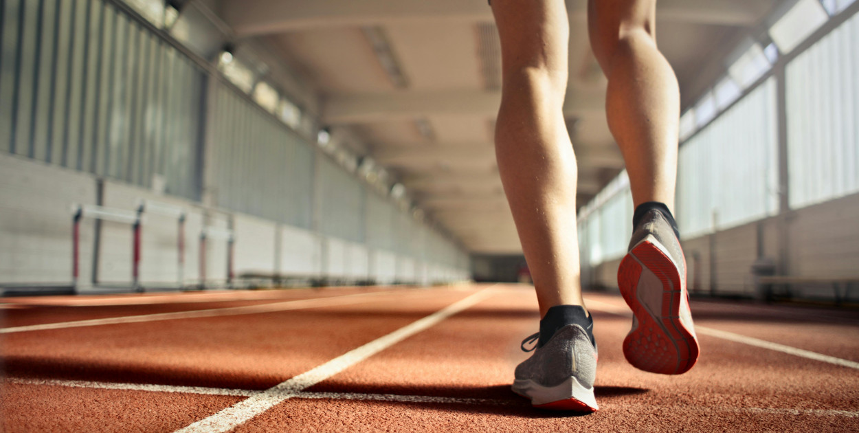 Sportowe obuwie męskie – jak wybrać wygodne i modne buty?