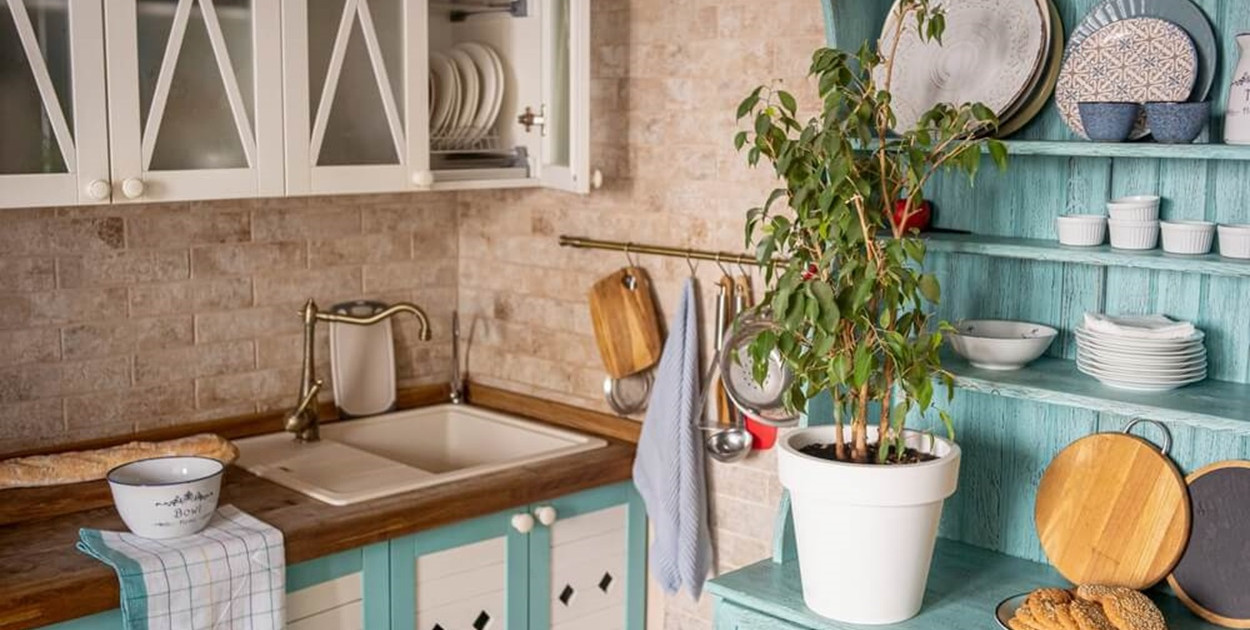 Sposoby na organizację małej kuchni