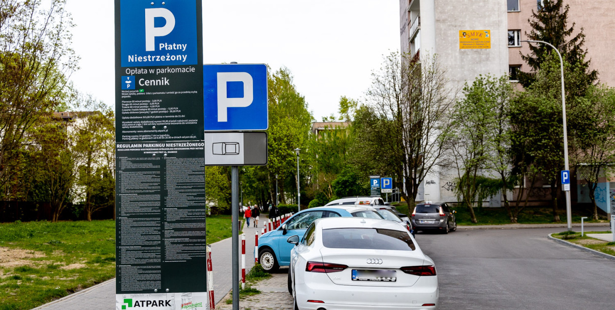 Miesiąc z parkomatami na dużym osiedlu. Ma to sens?