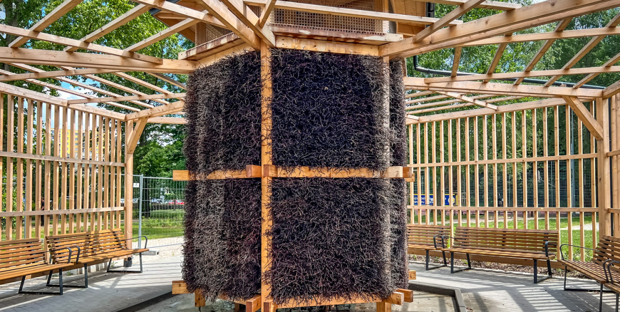 Tężnia na Natolinie gotowa od 7 miesięcy. Dlaczego wciąż jest ogrodzona?