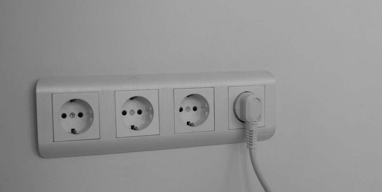 Rodzaje puszek elektrycznych – czym różnią się od siebie puszki podtynkowe, odtynk