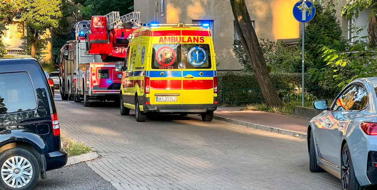 Pożar w mieszkaniu na Ursynowie. Kobieta poparzona