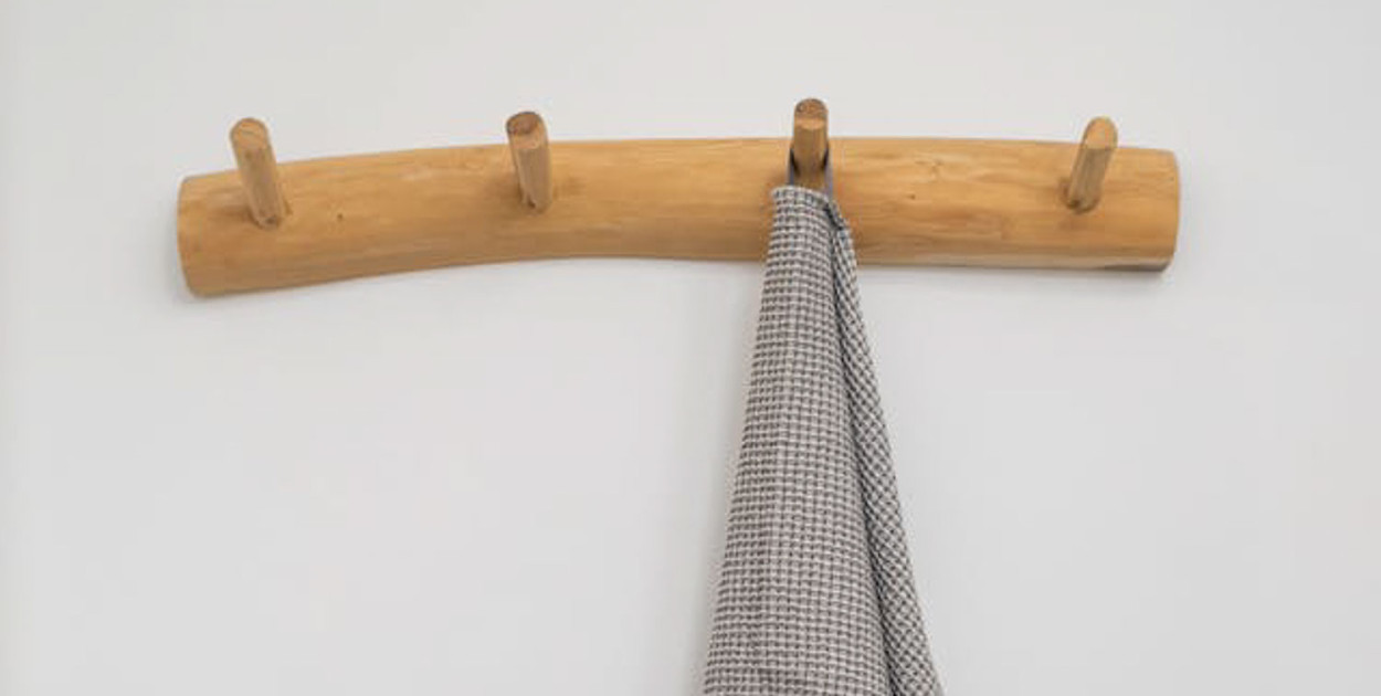 Jakie wieszaki drewniane do przedpokoju wybrać?