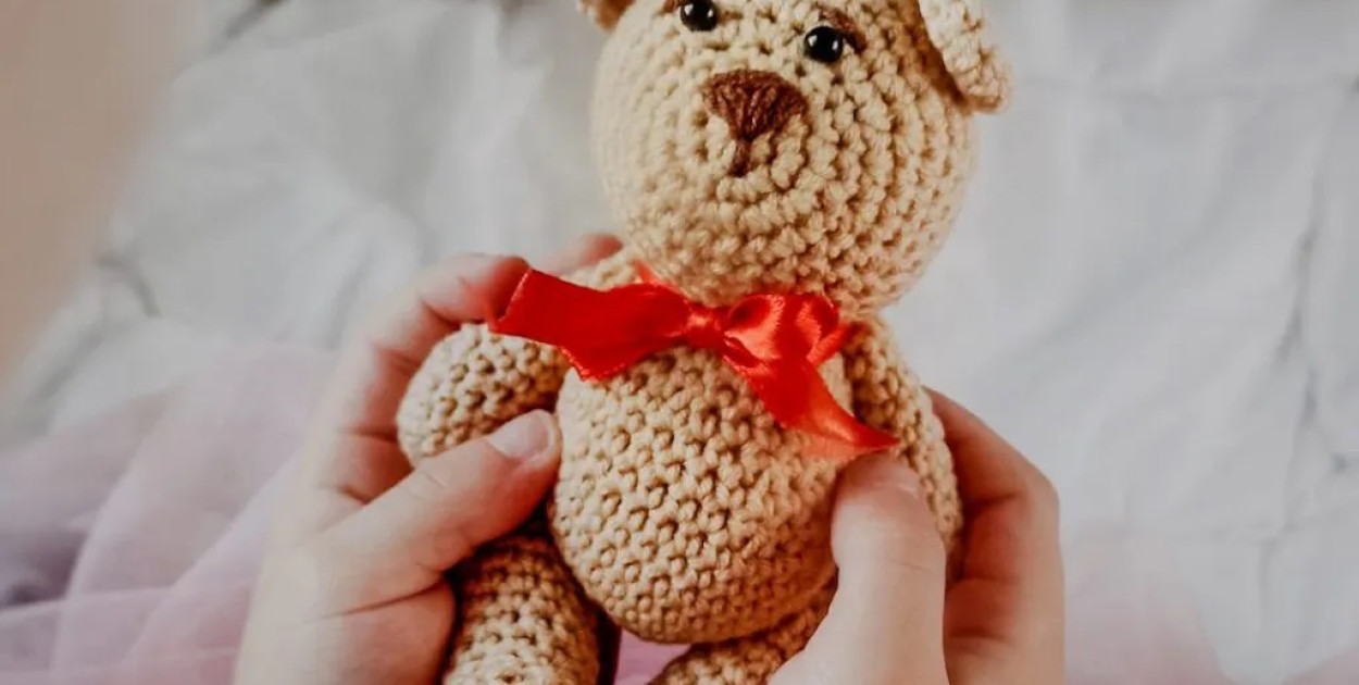 Dzierganie, a szydełkowanie. Różnice i podstawowe informacje