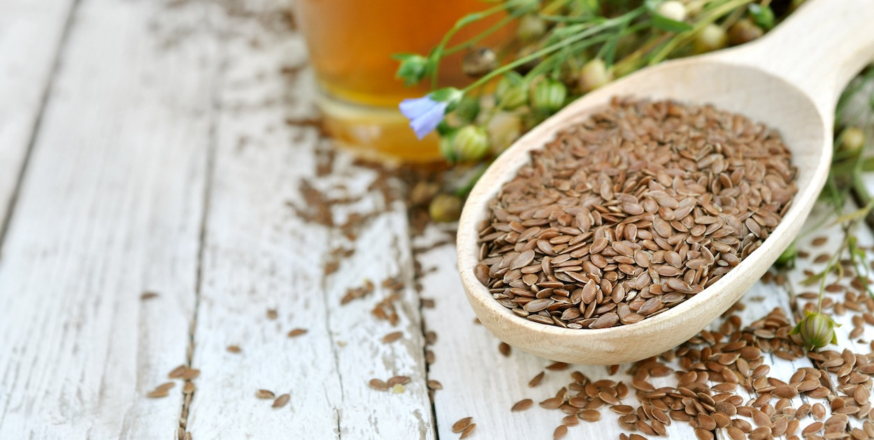 Jakie są zalety siemienia lnianego w jogurtach pitnych?