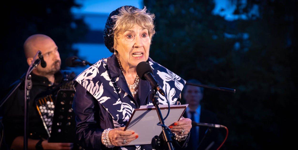 Emilia Krakowska, aktorka, podczas uroczystości 86. rocznicy wybuchu II wojny światowej na Ursynowie (BJ)
